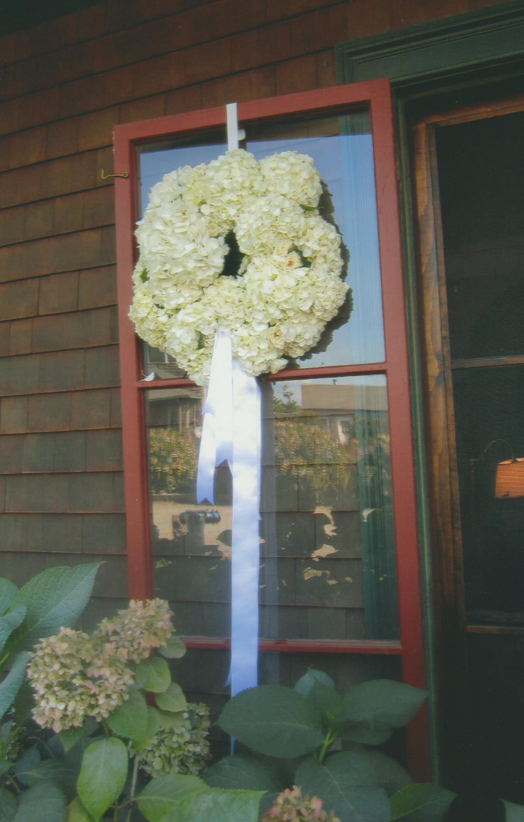 white wreath 001.jpg